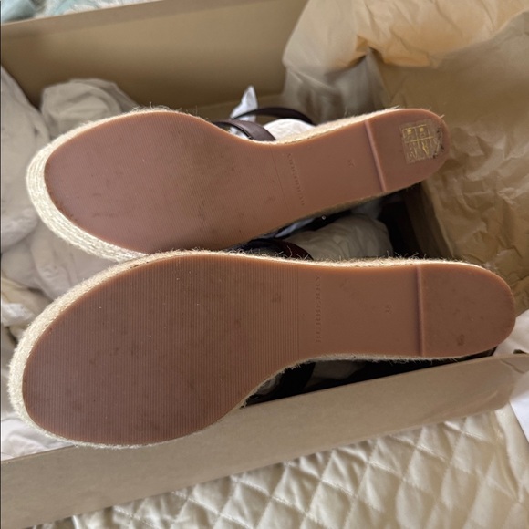 BURBERRY LONDON WEDGE HEELS - Picture 5 of 10